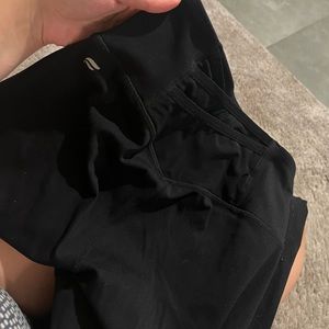 Tablet is motion365 black leggings